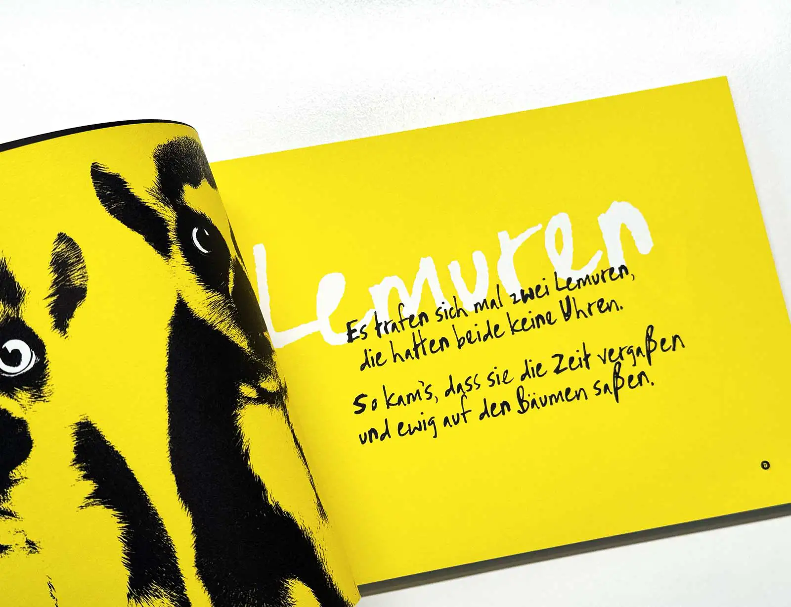 dg gedichtbuch nicht ganz gedicht II foto lemuren